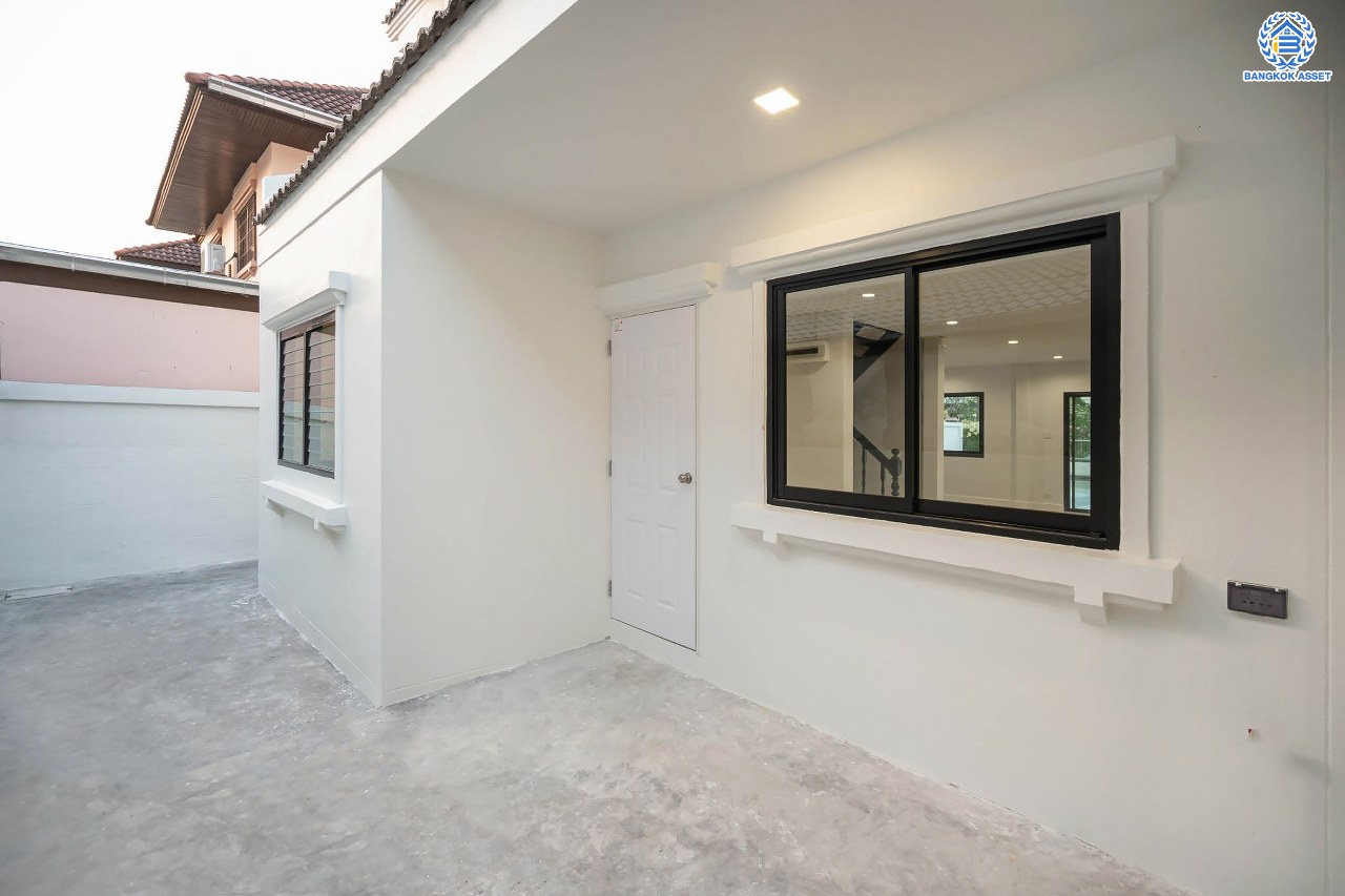 บ้านมือสองตกแต่งใหม่ โครงการ มณียา3 รัตนาธิเบศร์-ท่าอิฐ แบรนด์ Property Perfect หลังใหญ่ เนื้อที่ 65.3 ตร.ว. ฟังก์ชันครบ! 3 ห้องนอน 2 ห้องน้ำ 1 ห้องอเนกประสงค์ 2 ที่จอดรถ บนทำเลที่ดีที่สุด! เชื่อมต่อถนนรัตนาธิเบศร์ และถนนราชพฤกษ์ ใจกลาง 2 เซ็นทรัลฯ ใกล้ MRT "สถานีบางรักน้อยท่าอิฐ" และทางด่วน "งามวงศ์วาน"